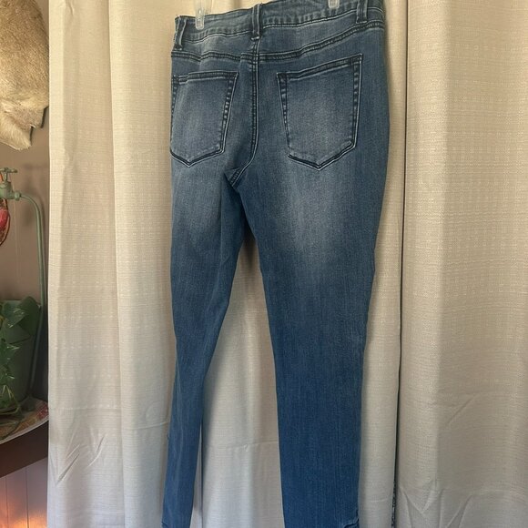 Maurices Sixe Medium Lace leg jeans VERY CUTE! - Picture 10 of 10